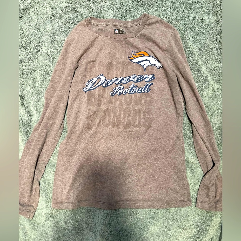 NFL Women’s Grey Denver Broncos Long Sleeve Shirt Size M!